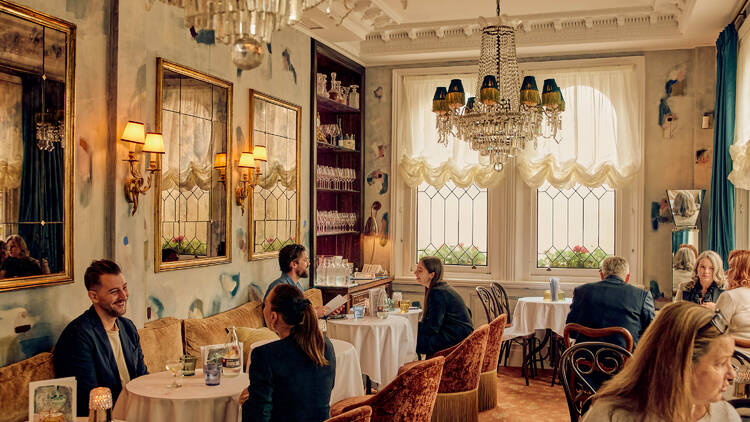 Guests sitting down at Gigi's tables in the daytime.