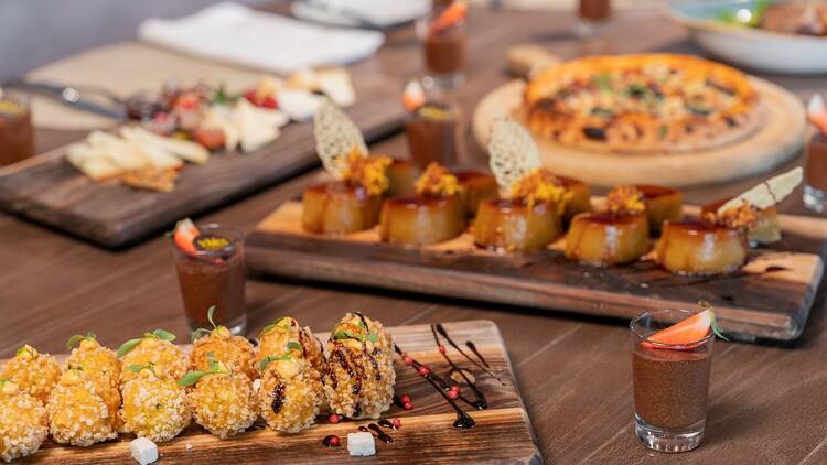 Um almoço especial no SoMos Restaurant & Lounge