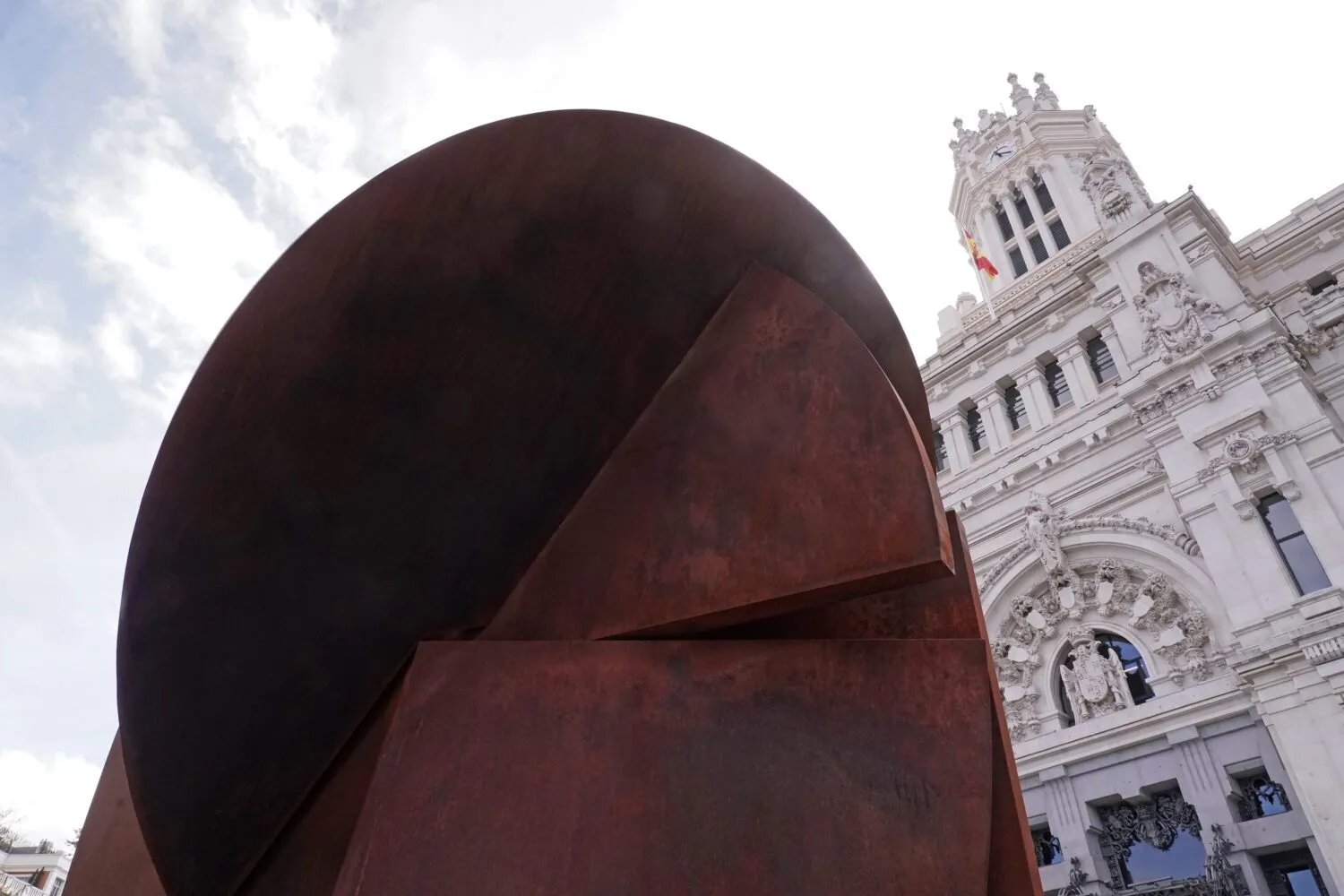 La obra Hermes, por Rafael Canogar