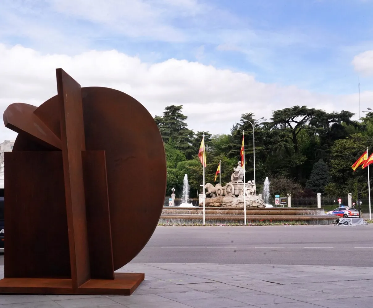 La obra Hermes, por Rafael Canogar