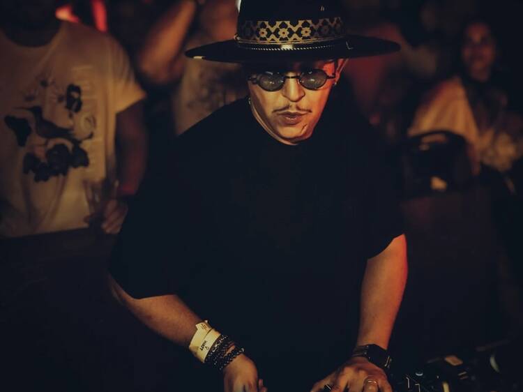 FNX OMAR at Café del Mar