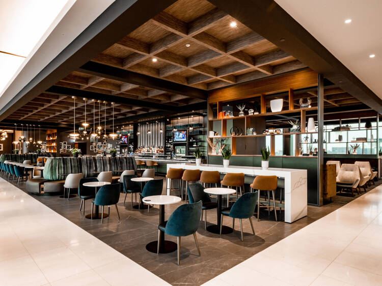 Delta unveils new ‘soccer-field’ sized airport lounge at the busiest airport in the U.S.