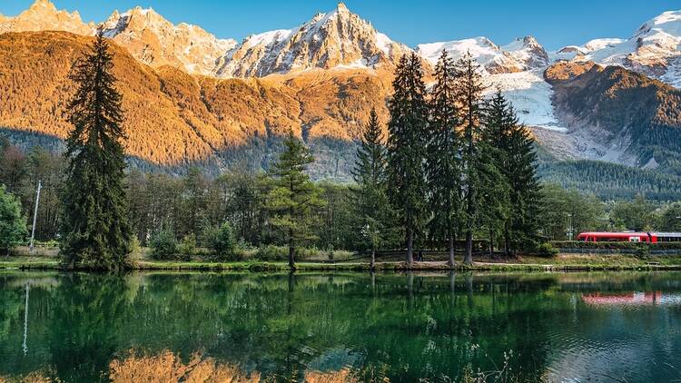 Lac des Gaillands with train passing
