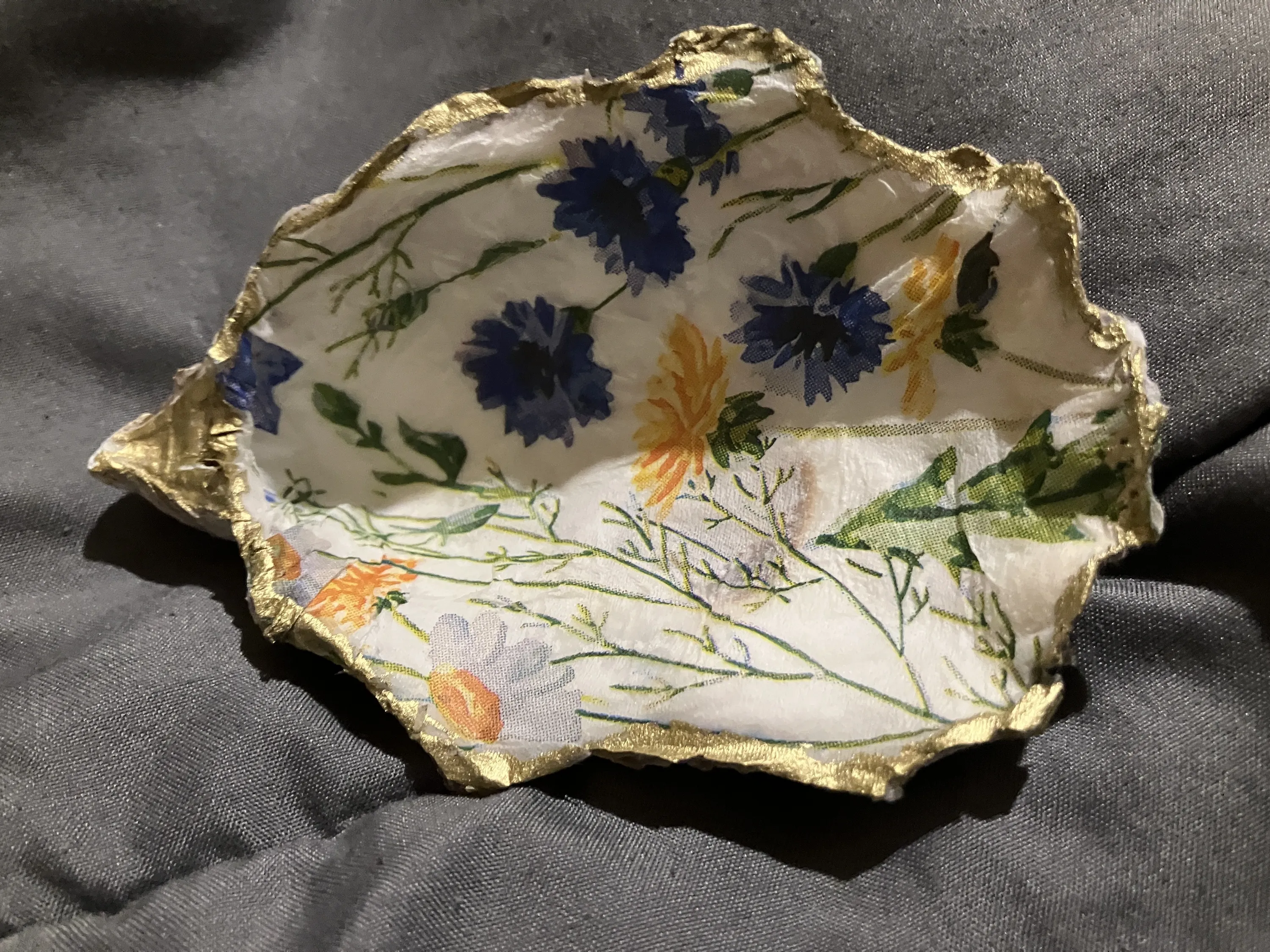 Découpage oyster shell