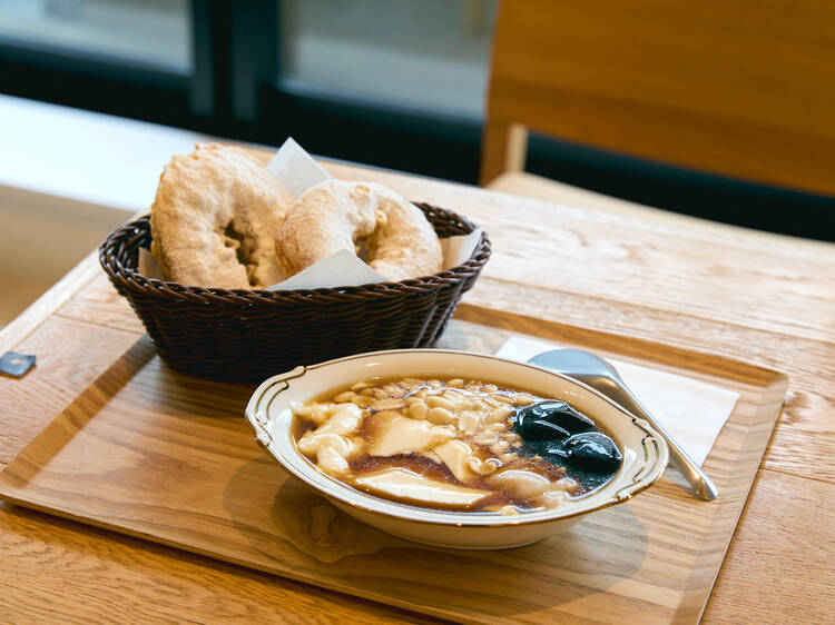 台湾人がハマる日本バージョン豆花を味わう。