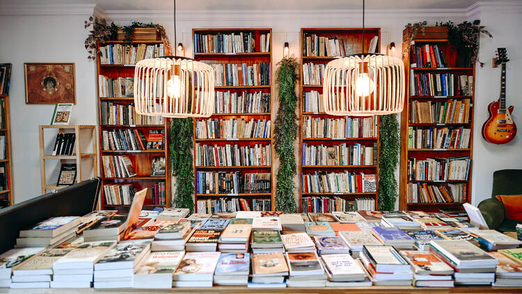 Já foi uma arrecadação e uma garagem. Hoje, a Ecolivros é uma livraria a sério