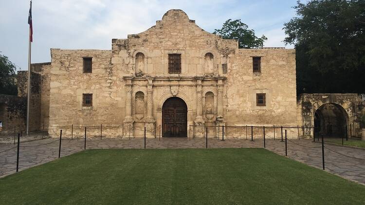 Learn about the Battle of the Alamo