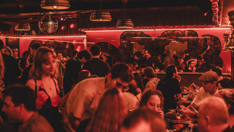 People having fun at Herbs Taverne