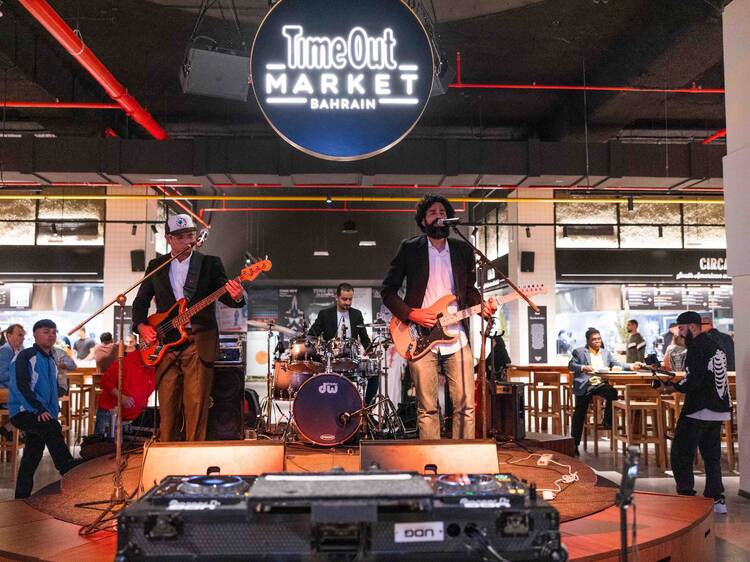 🎶 Thursdays: Live Music