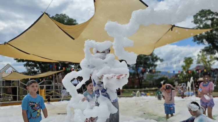 Daddy Lion Foam Party