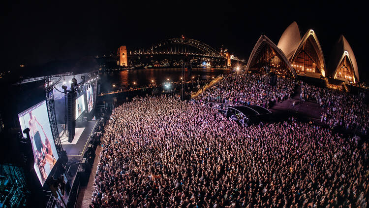 Sydney Opera House on the steps