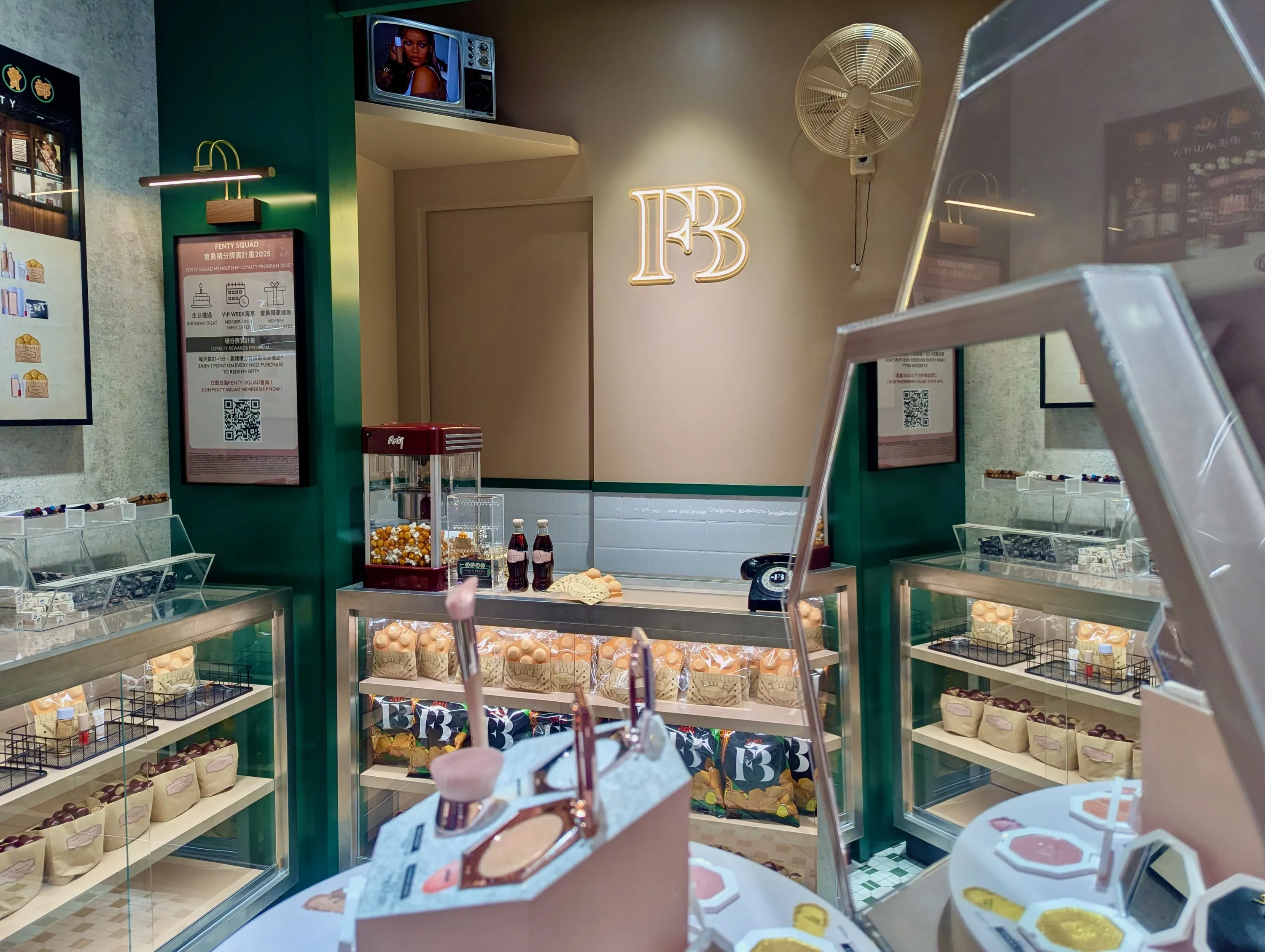 Fenty Beauty 懷舊戲院限定店