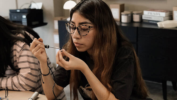 Taller para hacer un anillo en Secta