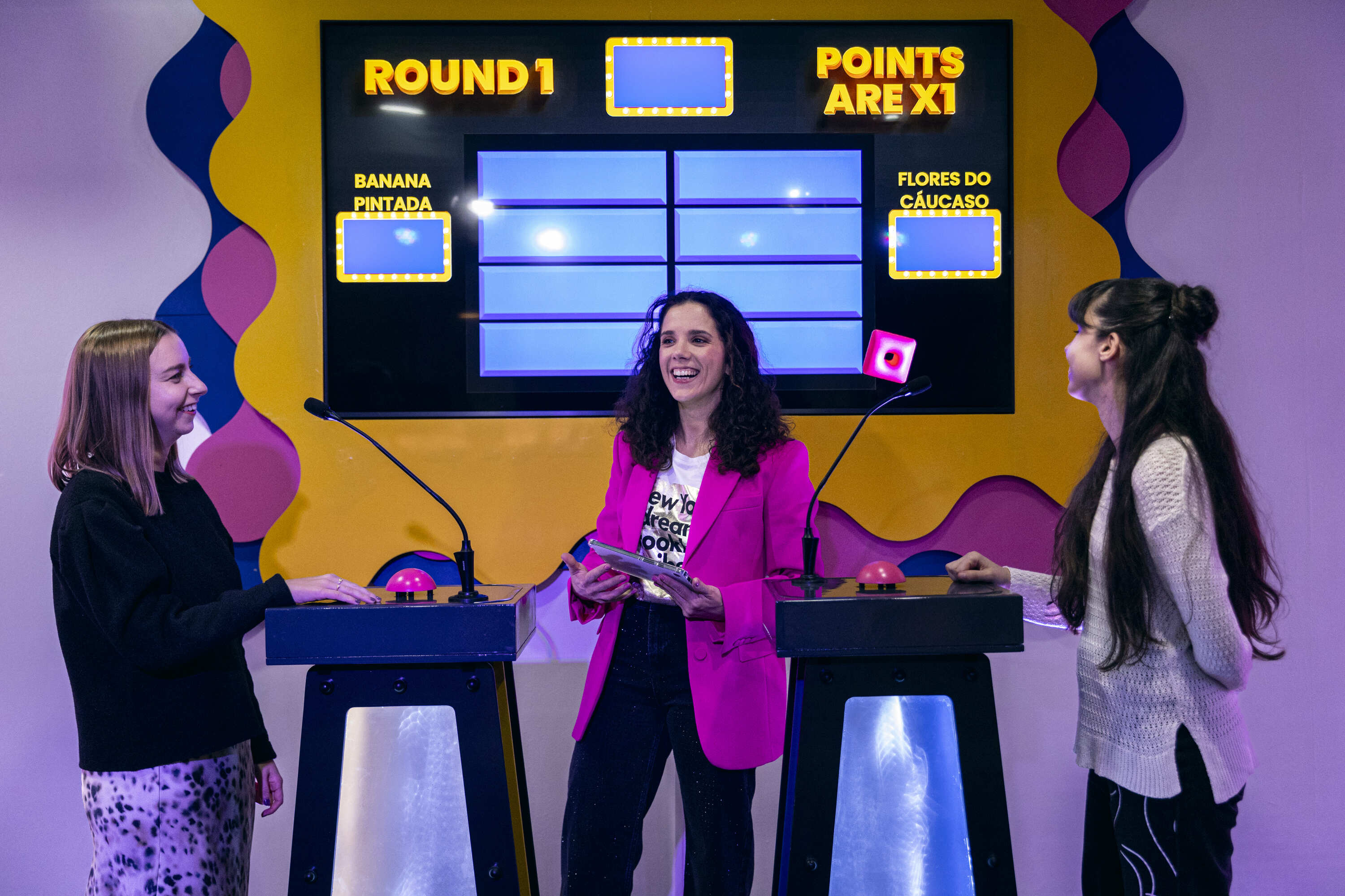 Family Feud à portuguesa? Neste jogo, é como se estivesse na televisão