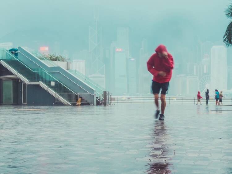 Hong Kong warned of severe thunderstorms in the next few hours, with rain over the weekend Hong Kong warned of severe thunderstorms in the next few hours, with rain over the weekend