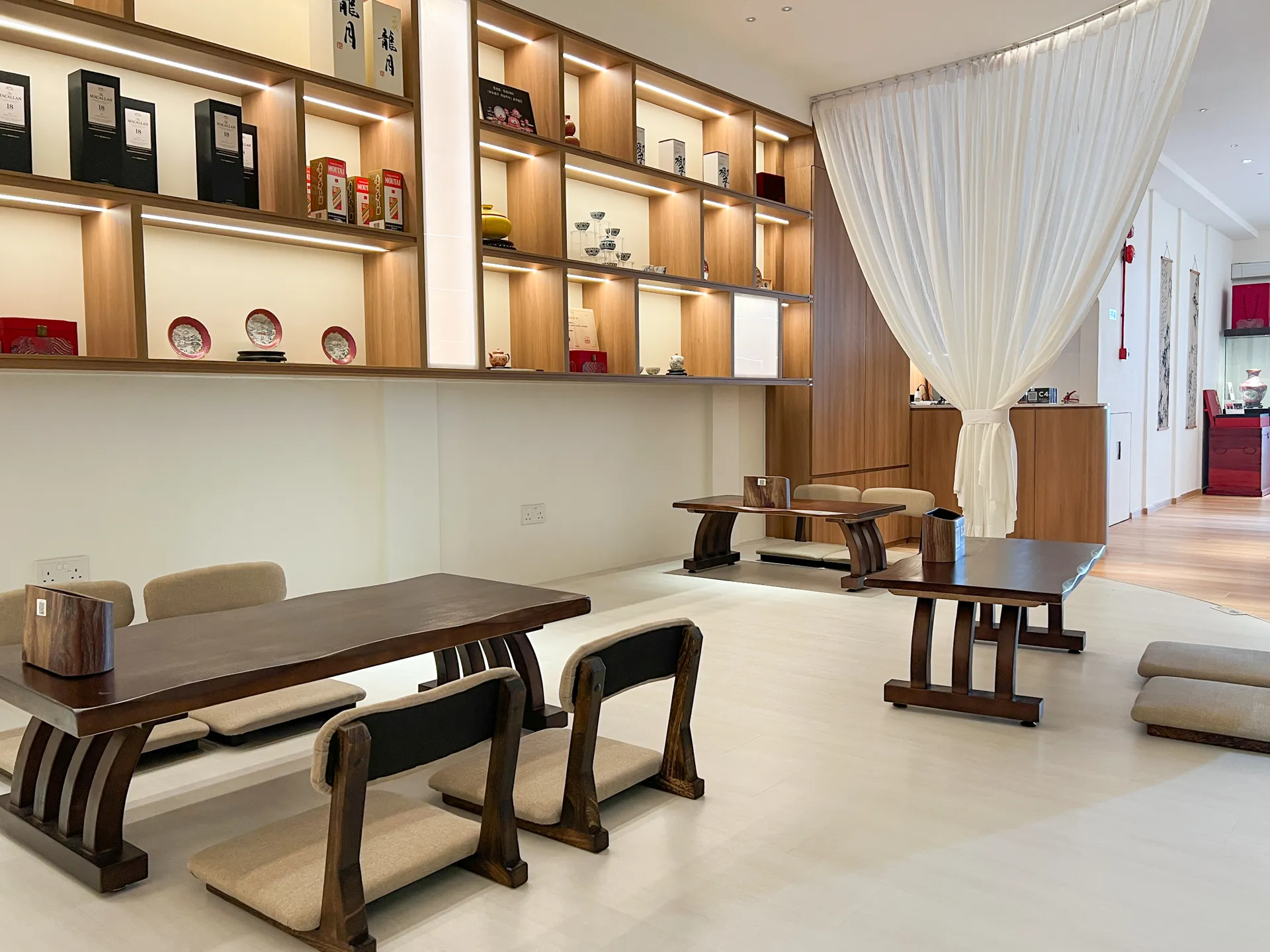 Incloud Singapore review - floating river teahouse with water table