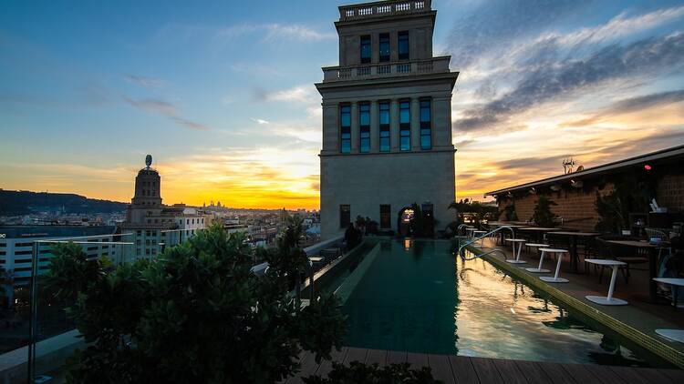 Skybar: un revol de còctels i vistes Skybar: un revol de còctels i vistes