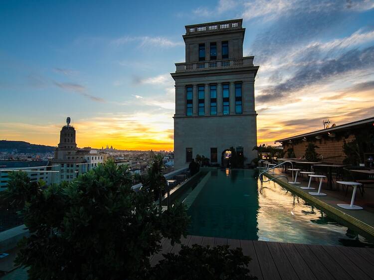 Skybar: un revol de còctels i vistes Skybar: un revol de còctels i vistes