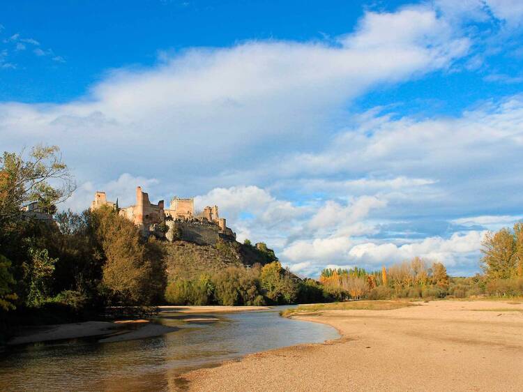 El castillo más grande de España abre sus puertas al público (y te contamos cómo puedes visitarlo) El castillo más grande de España abre sus puertas al público (y te contamos cómo puedes visitarlo)