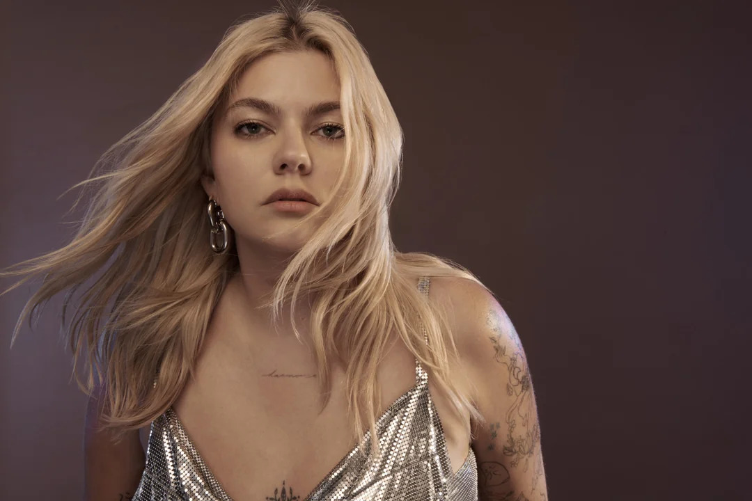 Candidata a vencer a Eurovisão, a francesa Louane vem a Lisboa em 2026