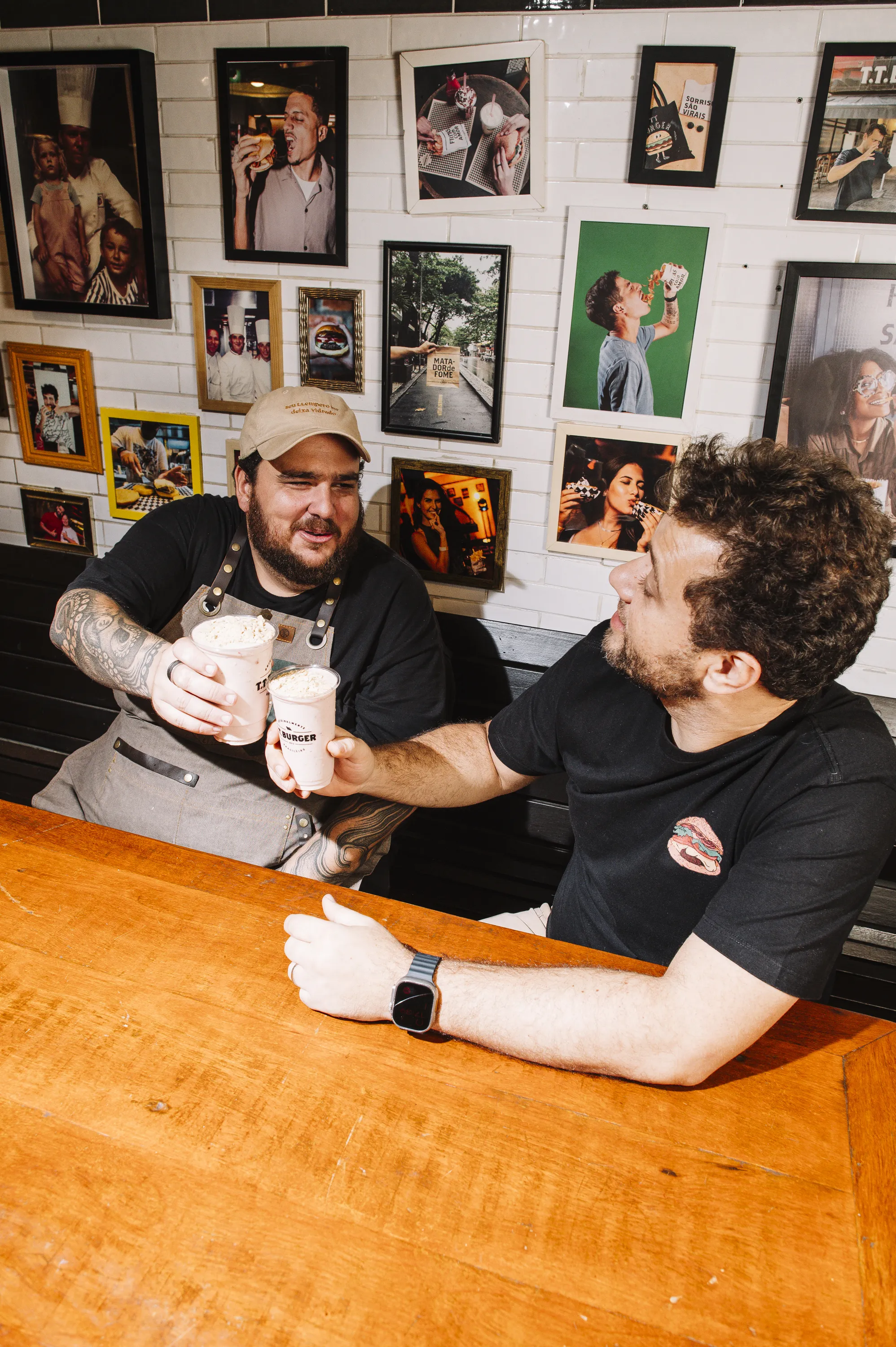 Rafa Cavalieri e Thomas Troisgros, o dono da marca
