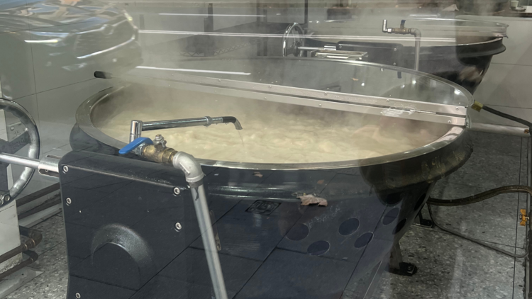 The broth cooking at Hansang Haymarket