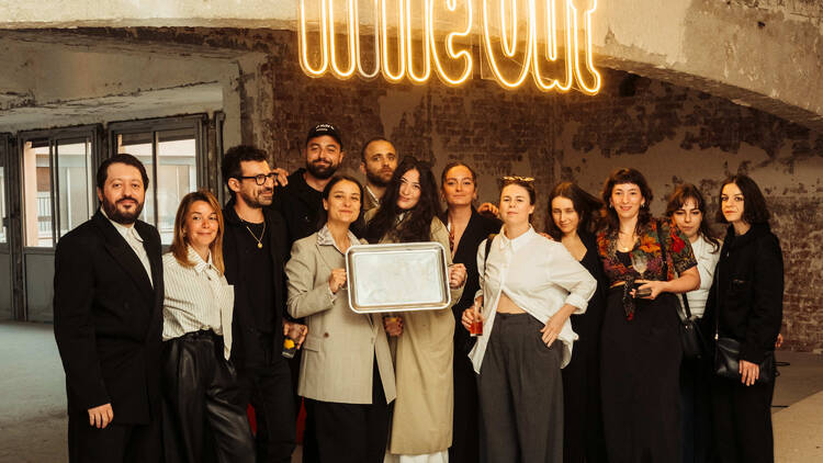 Les équipes de We Are Ona aux côtés de Céline Leonardi (Covivio) et Houssine Bouchama (Time Out Paris) à la remise des prix des Time Out Awards 2025 © Mickaël Bandassak pour Time Out Paris