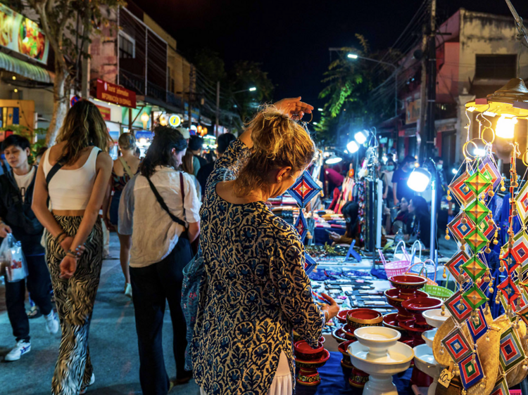Wua Lai Walking Street