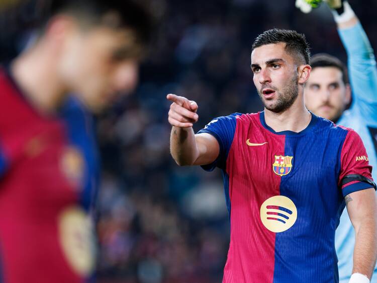 Aquests són els 4 jugadors del Barça que van agafar el Bicing per anar a veure Ferran Torres a l'hospital