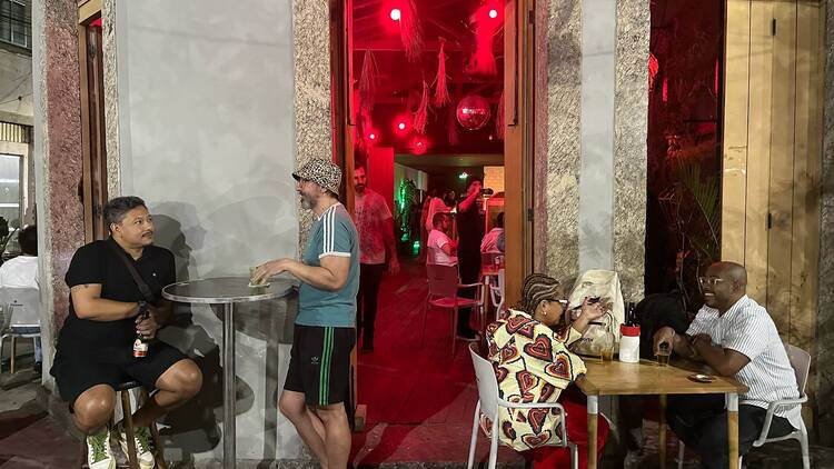 POrta do Baiuca, um convite à diversidade com coquetelaria autoral, arte e gastronomia