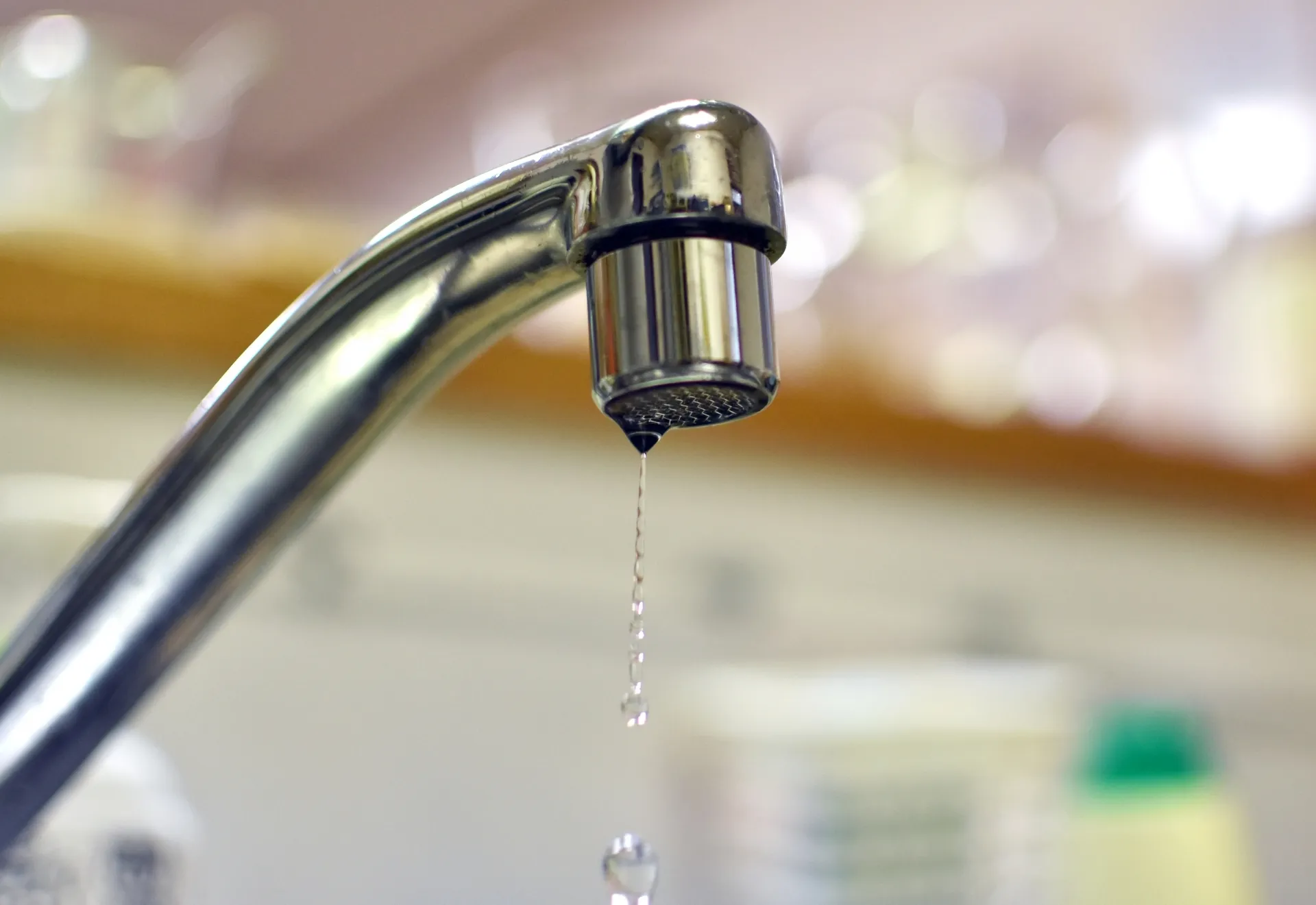 Dripping water tap