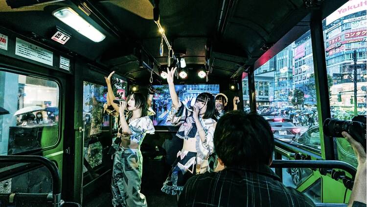 東京、一風変わった体験型バスツアー