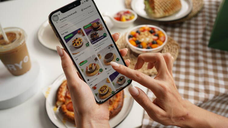 Browse the menu in English for a hassle-free experience