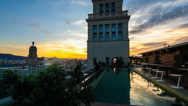 Skybar: un estallido de cócteles y vistas Skybar: un estallido de cócteles y vistas