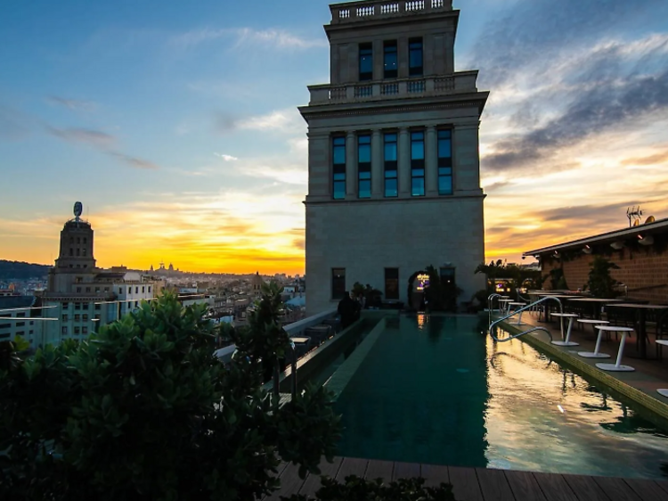 Skybar: un estallido de cócteles y vistas Skybar: un estallido de cócteles y vistas