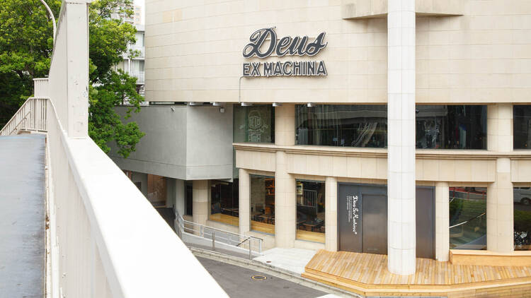 デウス エクス マキナ原宿店