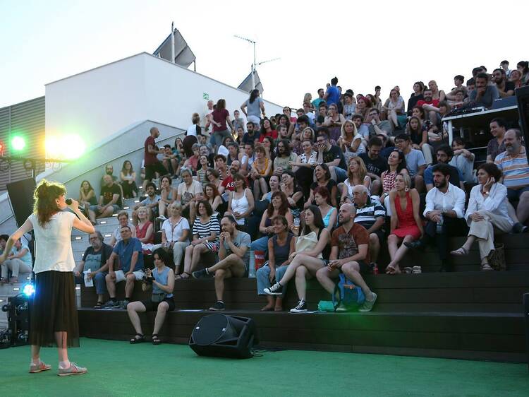 Música en directo, bailes y performances gratis en una impresionante terraza madrileña: vuelven las Picnic Sessions