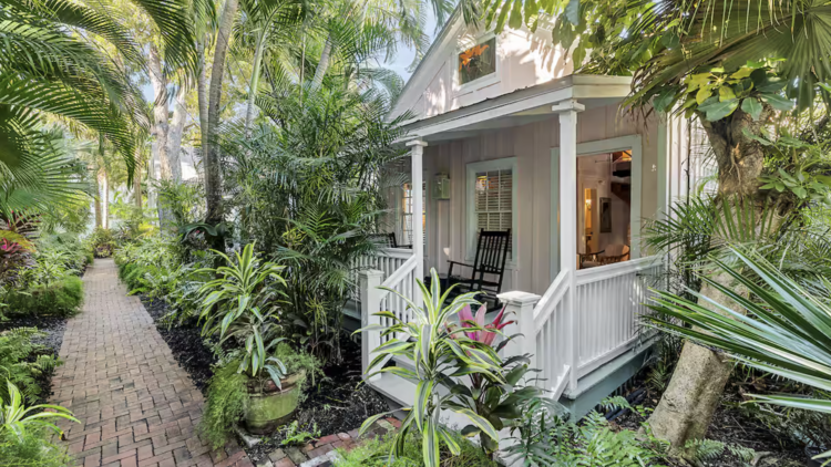 The Hibiscus Cottage in Old Town
