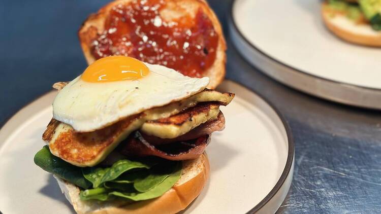 Mr Brightside's brekky burger.