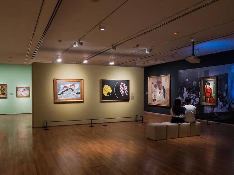 Over 200 artworks and 200 archives