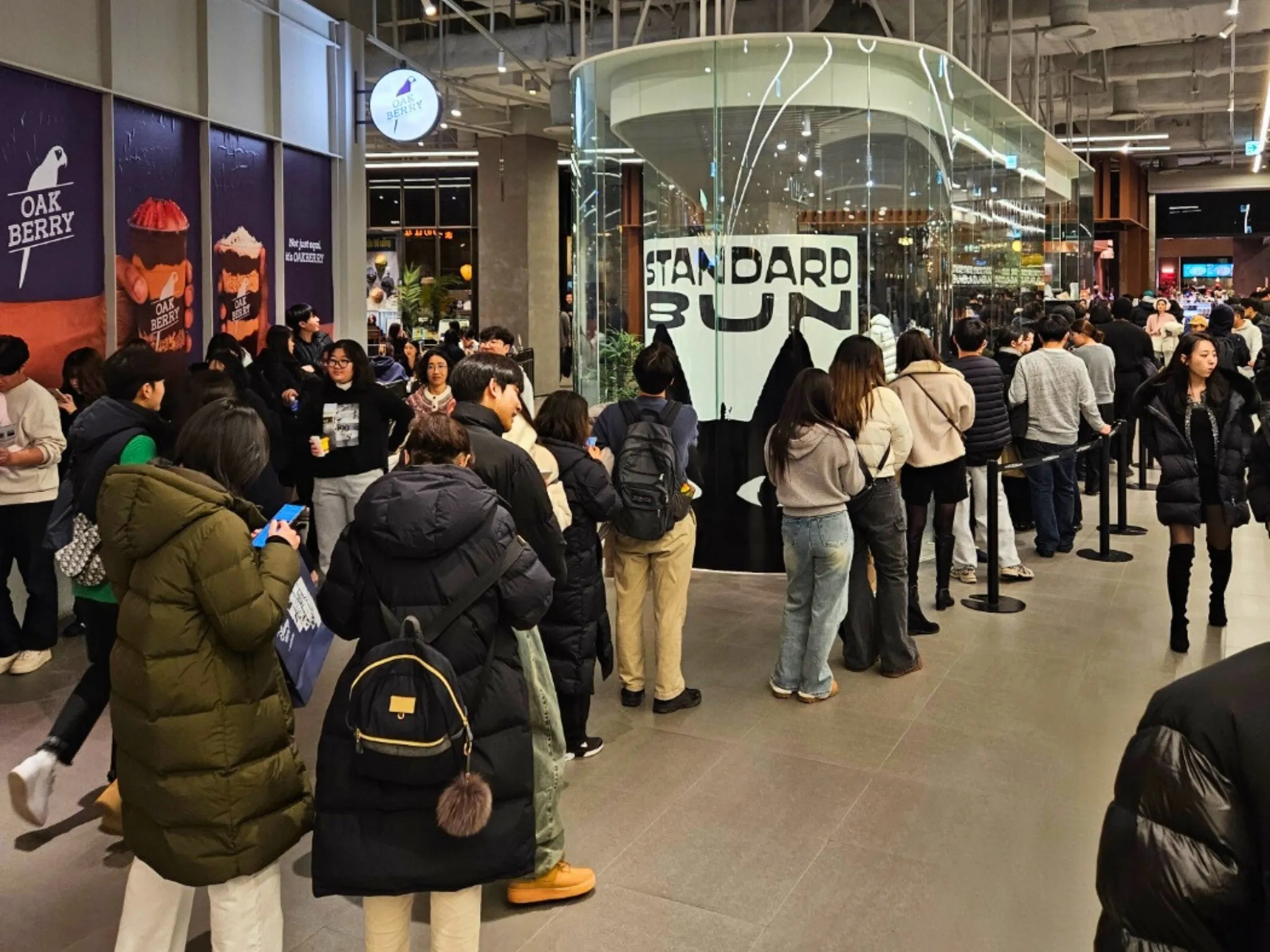 Long queues outside Standard Bun’s pop-up at The Hyundai Seoul