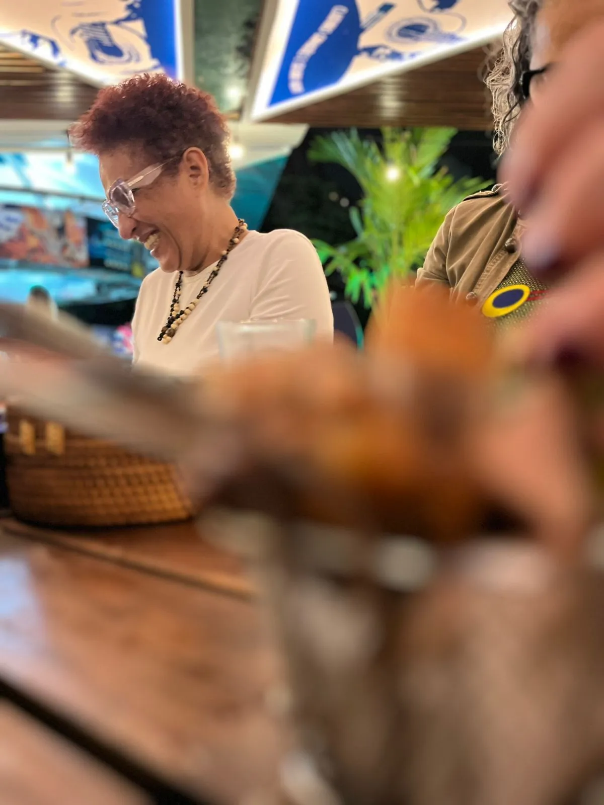 Ambiente para a alegria e o sorriso largo dos turistas e também moradores de Copacabana, Cláudia Silva provou e aprovou a linha de petiscos