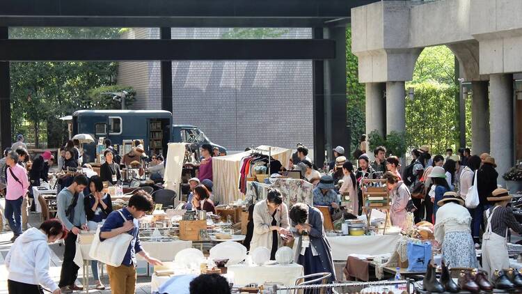 Akasaka Antique Market in Ark Hills