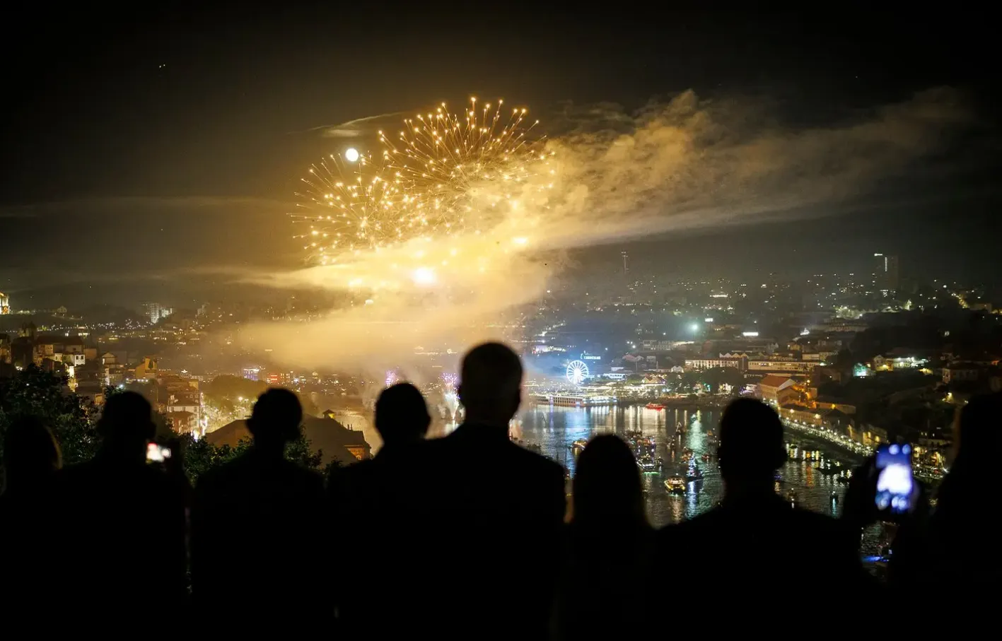 O tradicional fogo-de-artifício na noite de São João