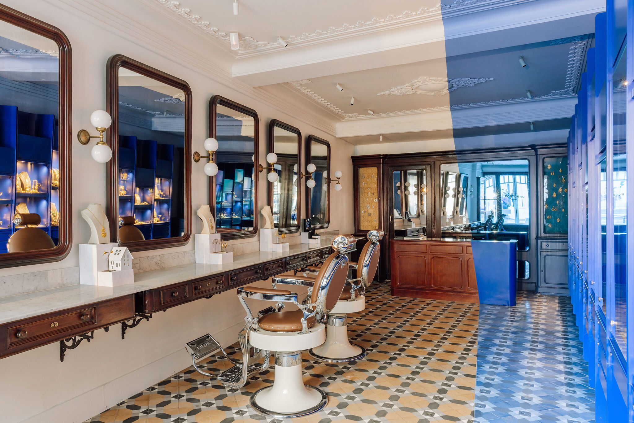 Jóias portuguesas brilham na antiga Barbearia Campos