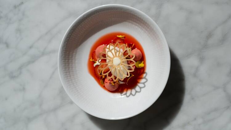 A strawberry dish with a tulle inside a white dish