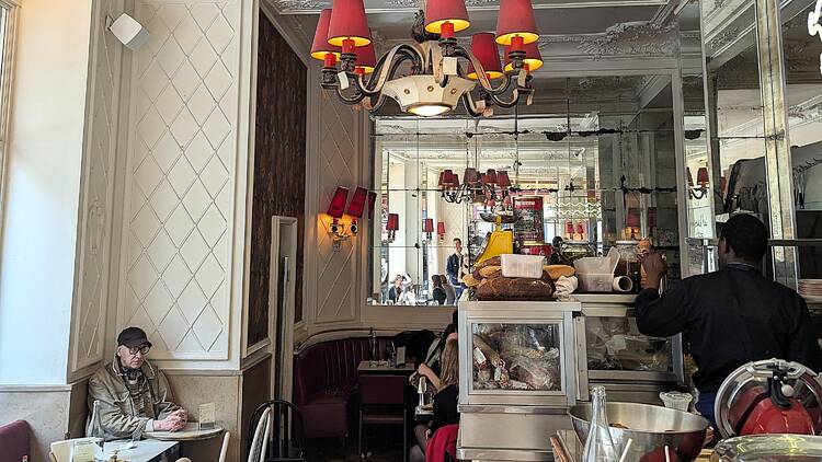 Salle de resto parisien