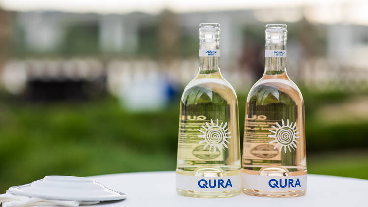O QURA foi lançado nas variantes Rosé e White