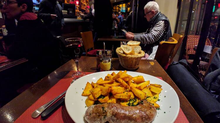 Manger à pas d'heure pendant la Nuit Blanche