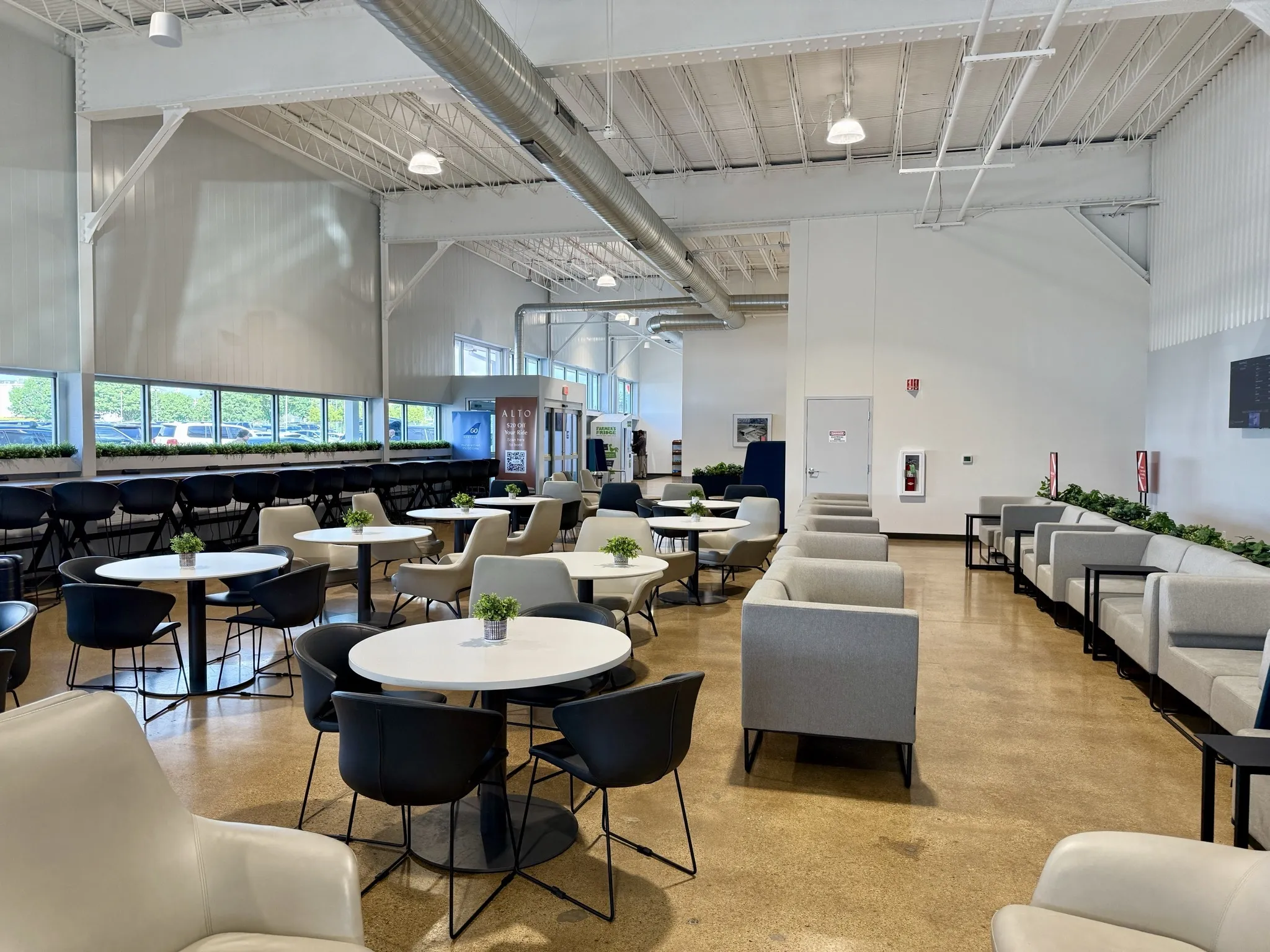 JSX Dallas Lounge